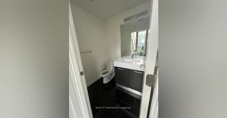 90 Broadview Avenue, Toronto, ON, M4M 0A7 - 9