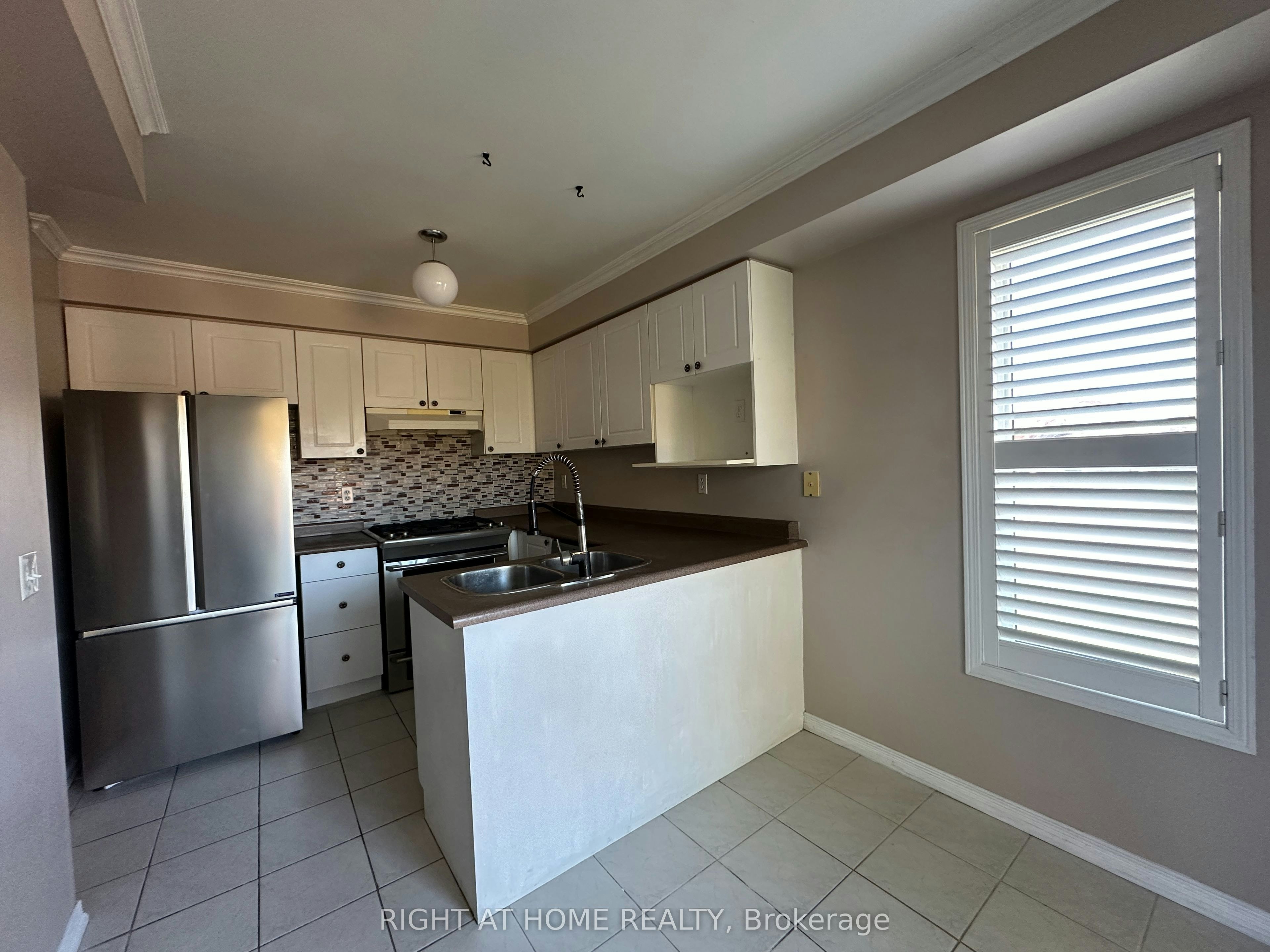 50 Blacksmith Lane, Whitby, ON, L1P 1N1 - 8