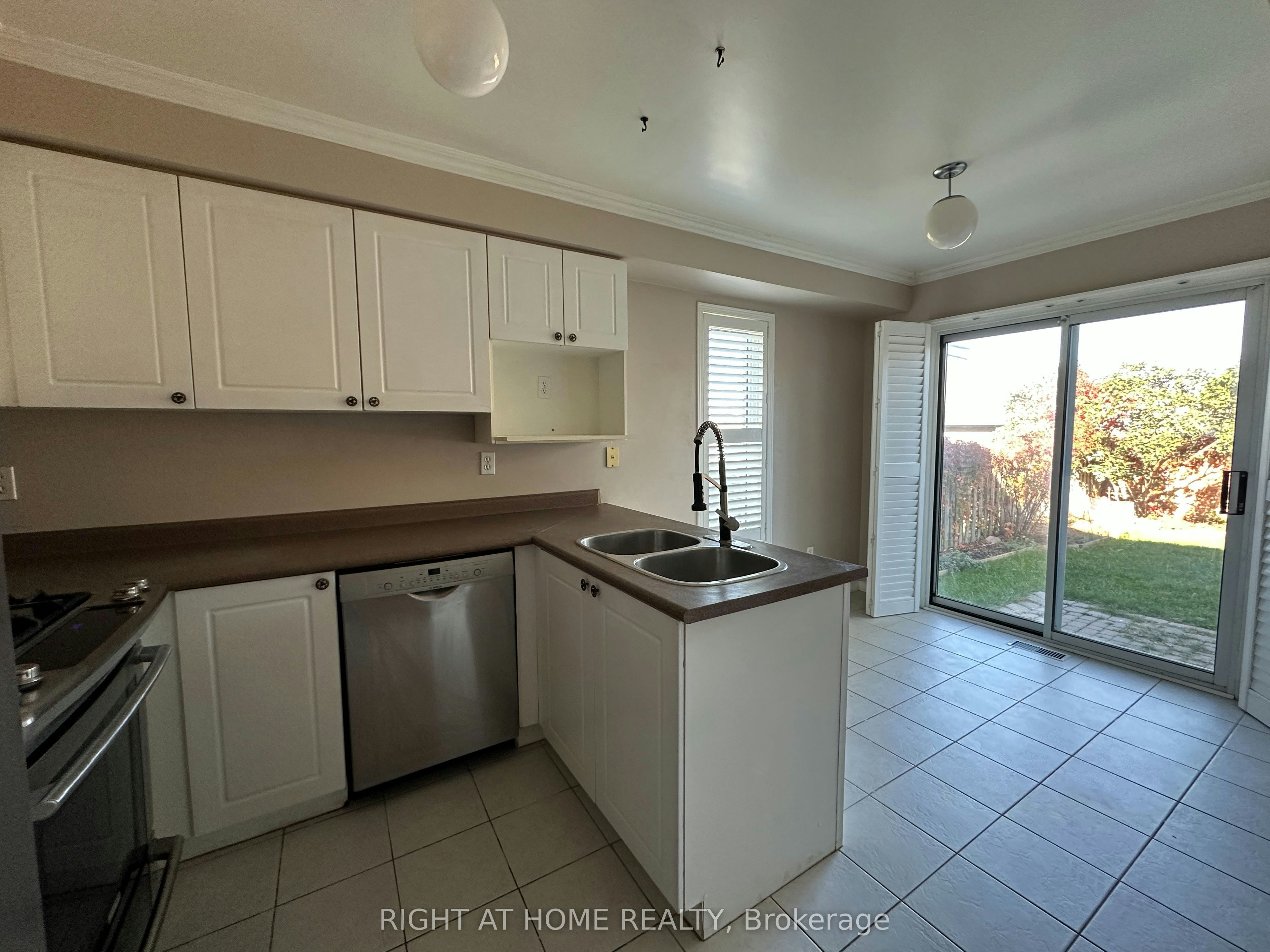 50 Blacksmith Lane, Whitby, ON, L1P 1N1 - 7