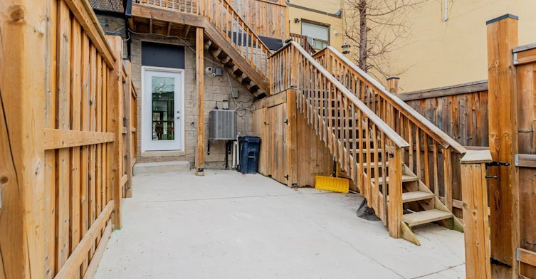 upper-851 O'connor Drive, Toronto, ON, M4B 2S7 - 16