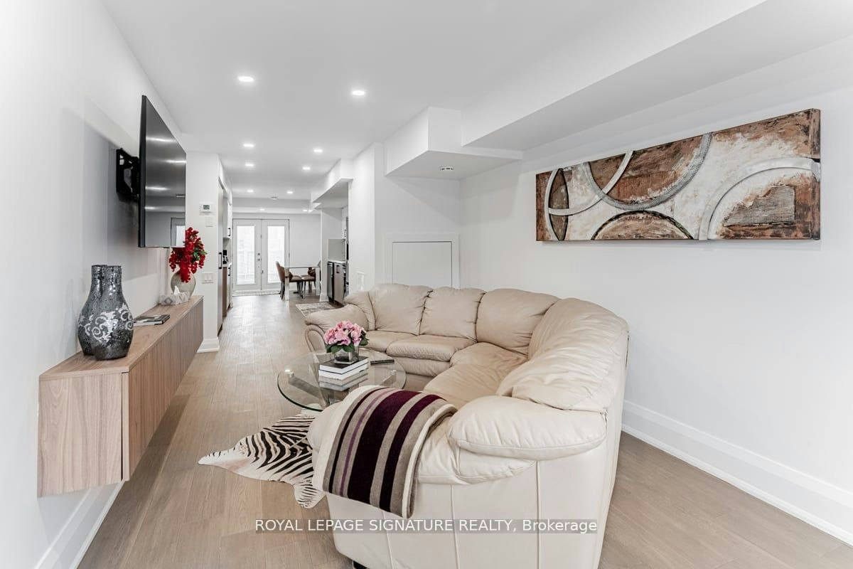 upper-851 O'connor Drive, Toronto, ON, M4B 2S7 - 8