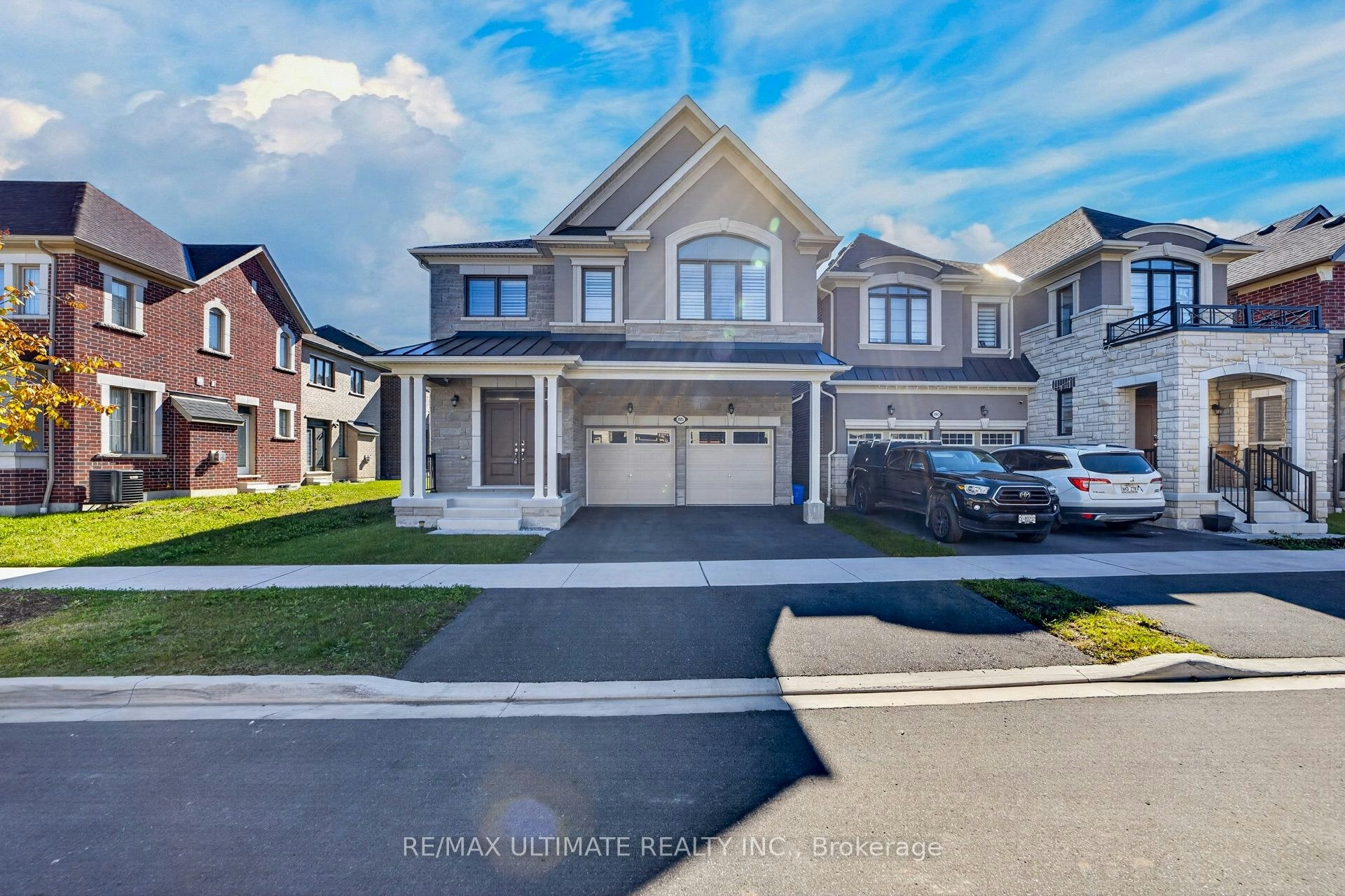 2885 Foxden Square, Pickering, ON, L1X 0N9