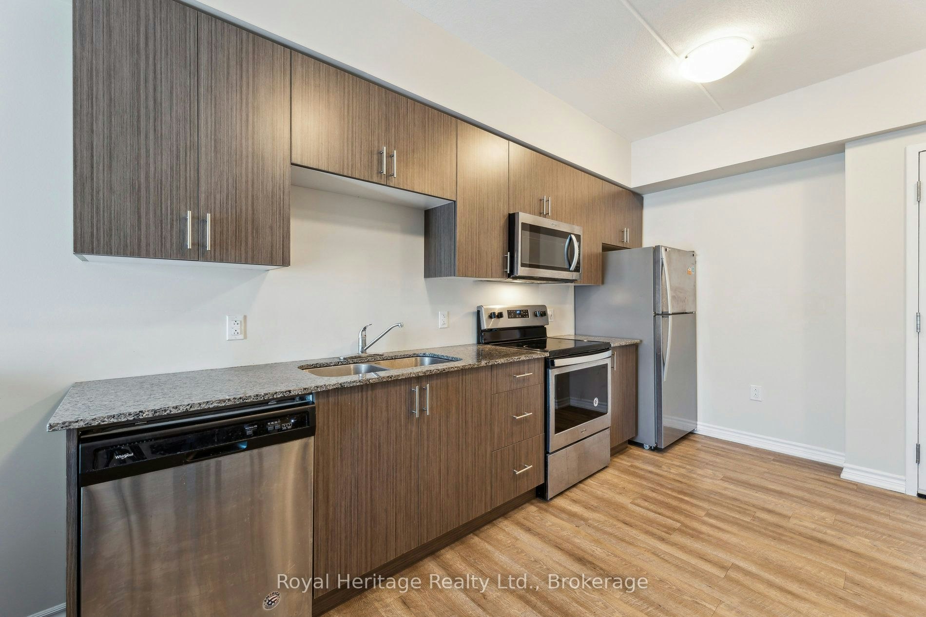 215-290 Liberty Street N, Clarington, ON, L1C 0V5 - 6