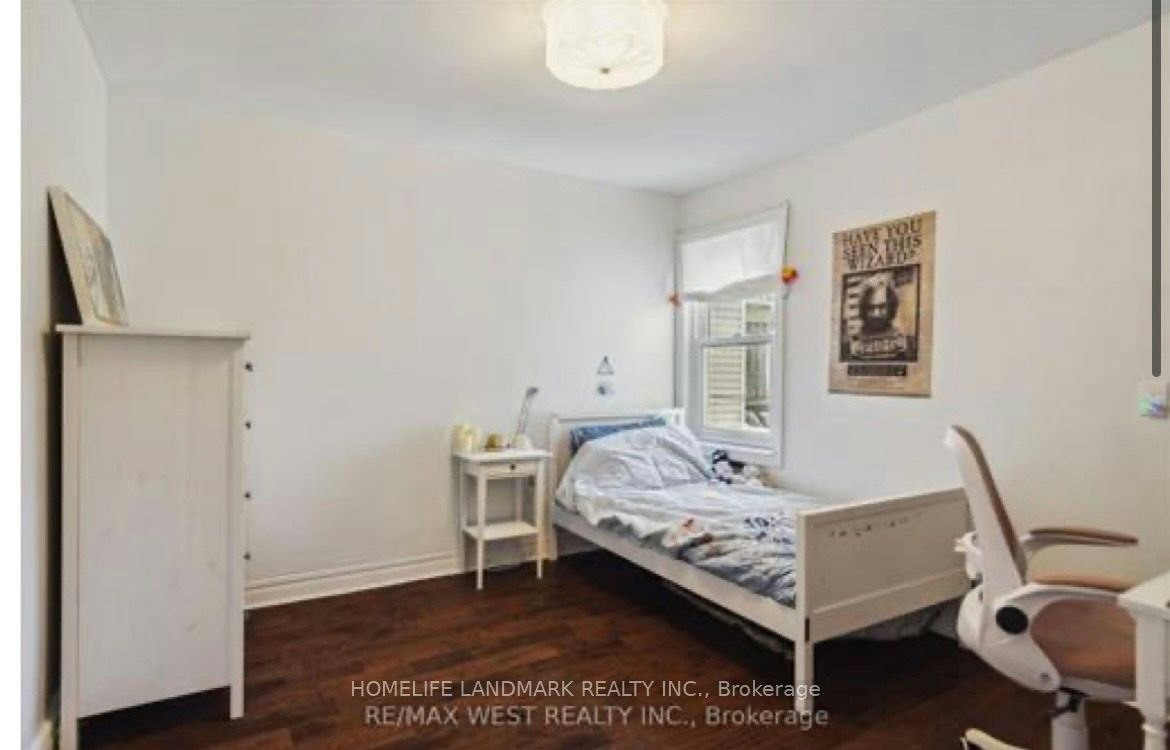 68 Hastings Avenue, Toronto, ON, M4L 2L2 - 9