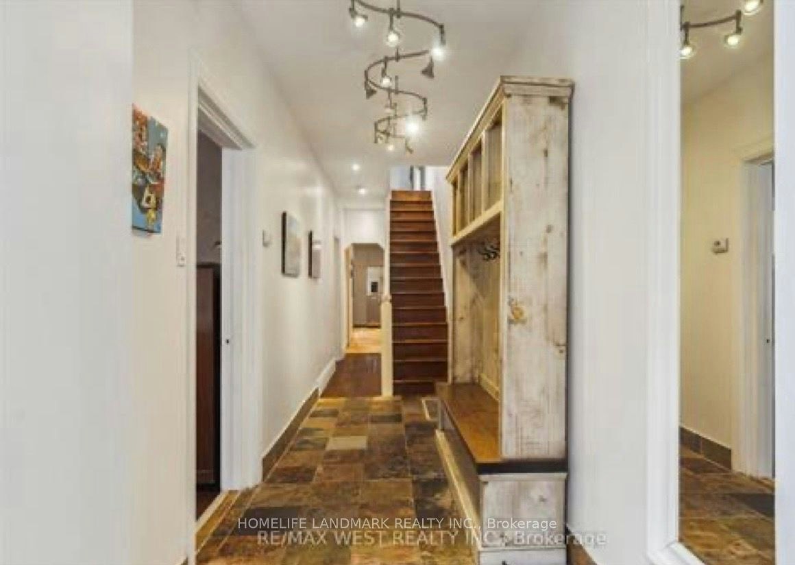 68 Hastings Avenue, Toronto, ON, M4L 2L2 - 2