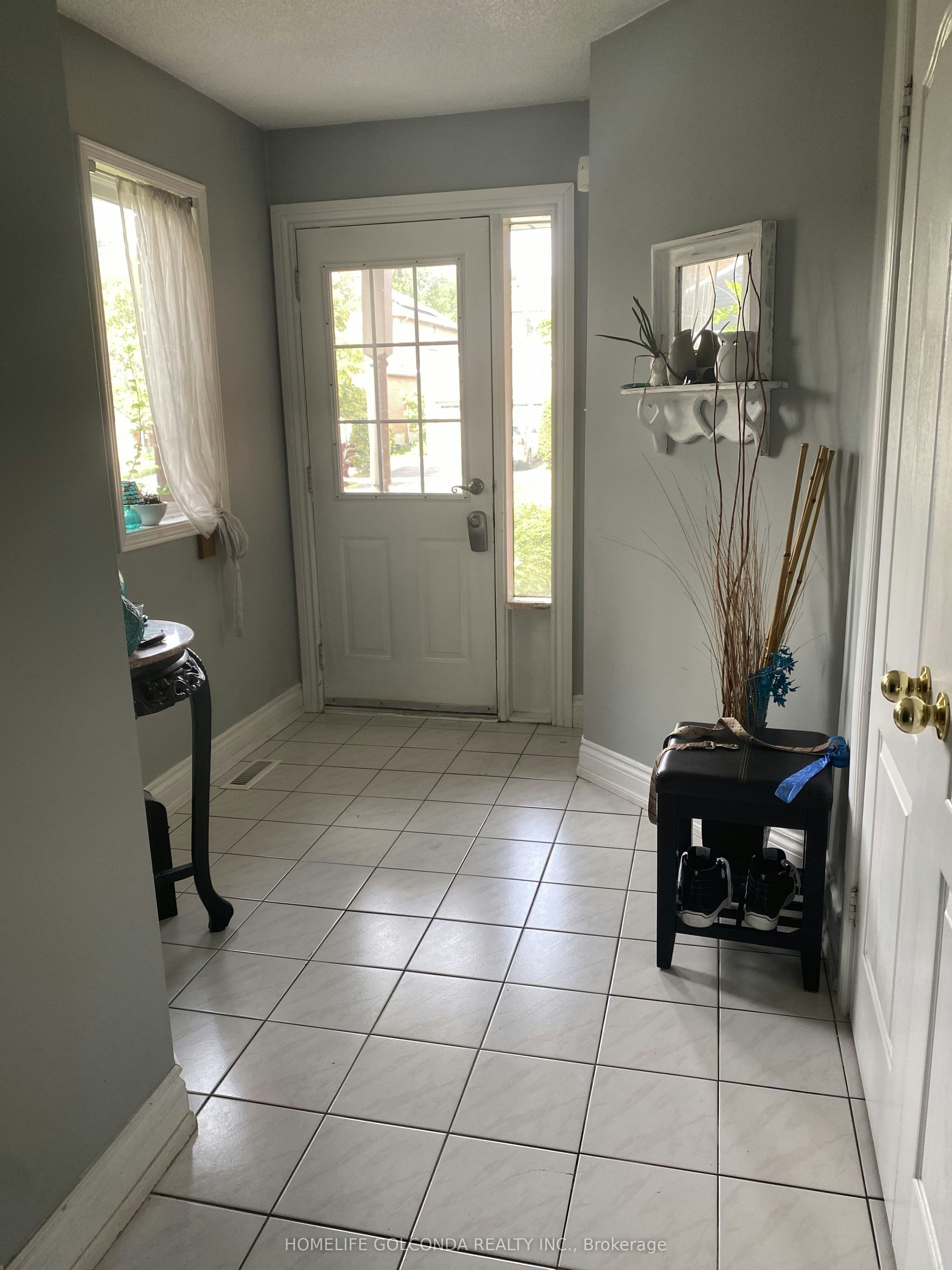 17 Hartrick Place, Whitby, ON, L1R 2C3 - 3