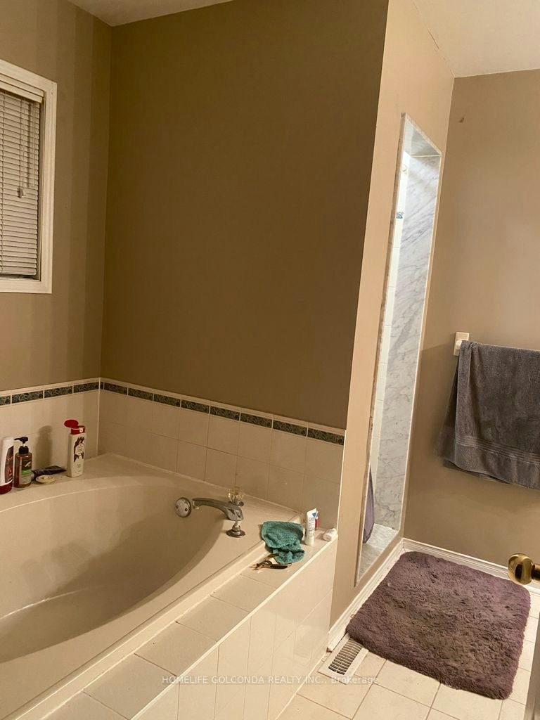 17 Hartrick Place, Whitby, ON, L1R 2C3 - 13