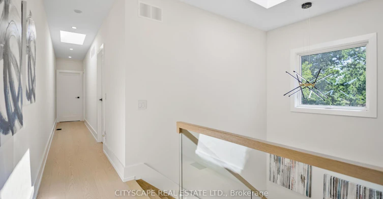 39 Kenworthy Avenue, Toronto, ON, M1L 3B1 - 4