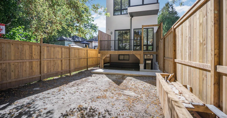 39 Kenworthy Avenue, Toronto, ON, M1L 3B1 - 27