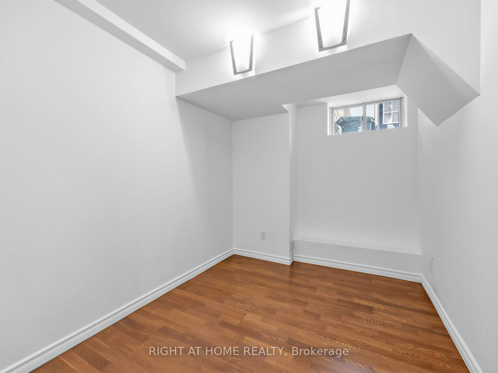 Lower-20 Kildonan Drive, Toronto, ON, M1N 3B5 - 8