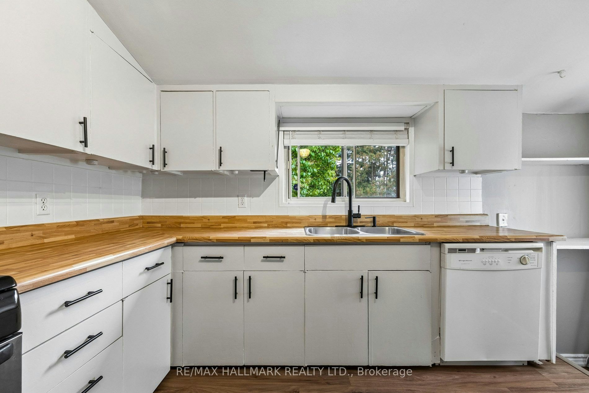71 Meighen Avenue, Toronto, ON, M4B 2H4 - 8