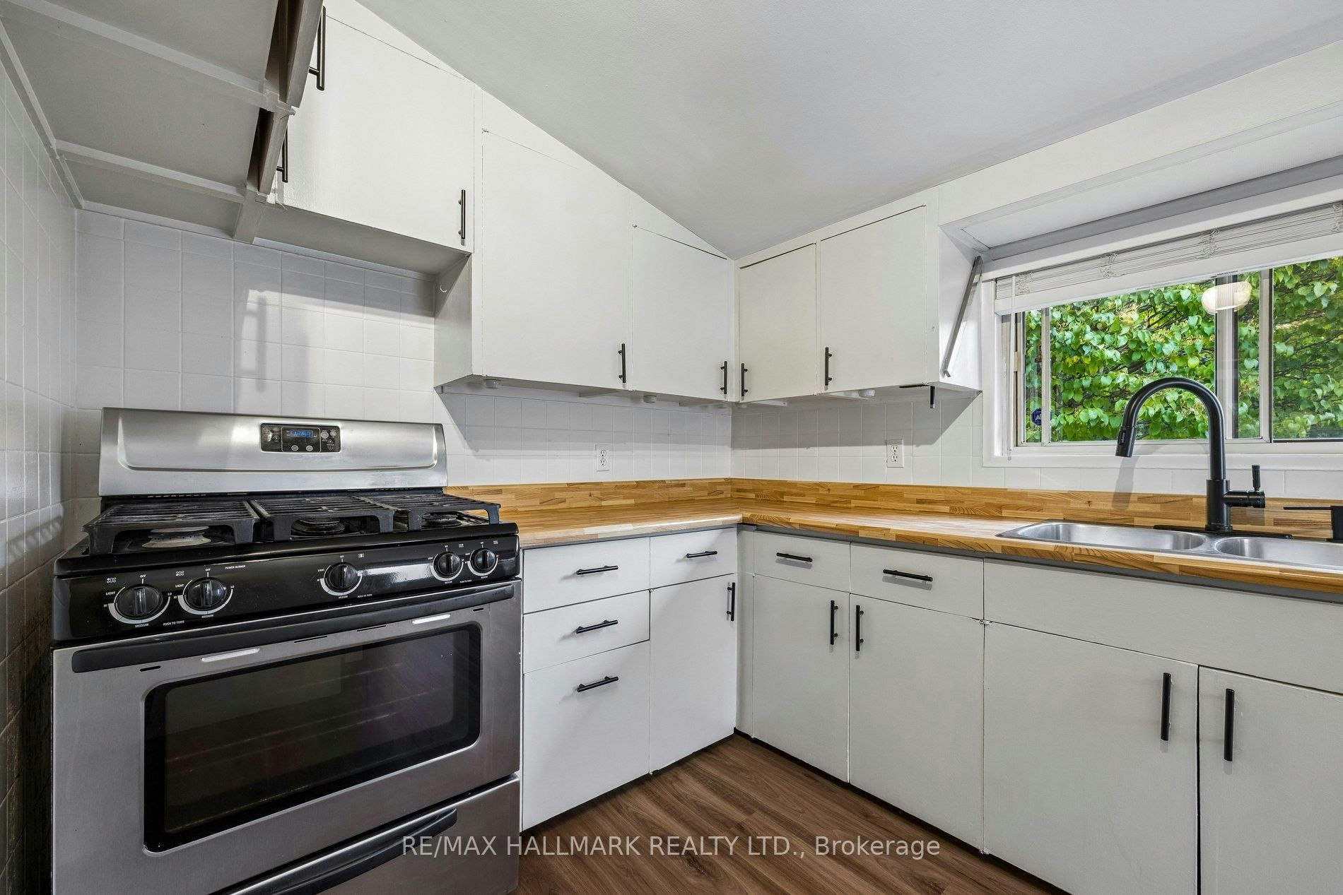 71 Meighen Avenue, Toronto, ON, M4B 2H4 - 7