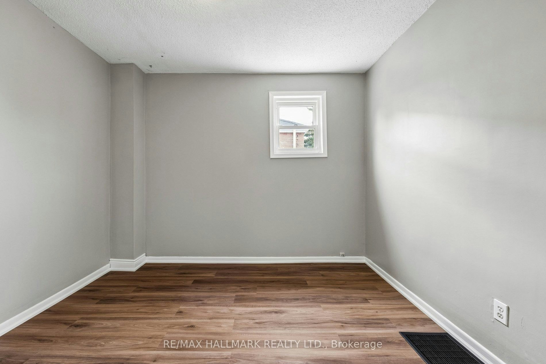 71 Meighen Avenue, Toronto, ON, M4B 2H4 - 12