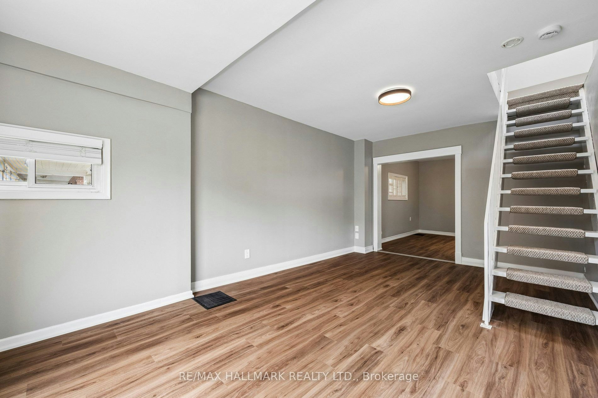 71 Meighen Avenue, Toronto, ON, M4B 2H4 - 4