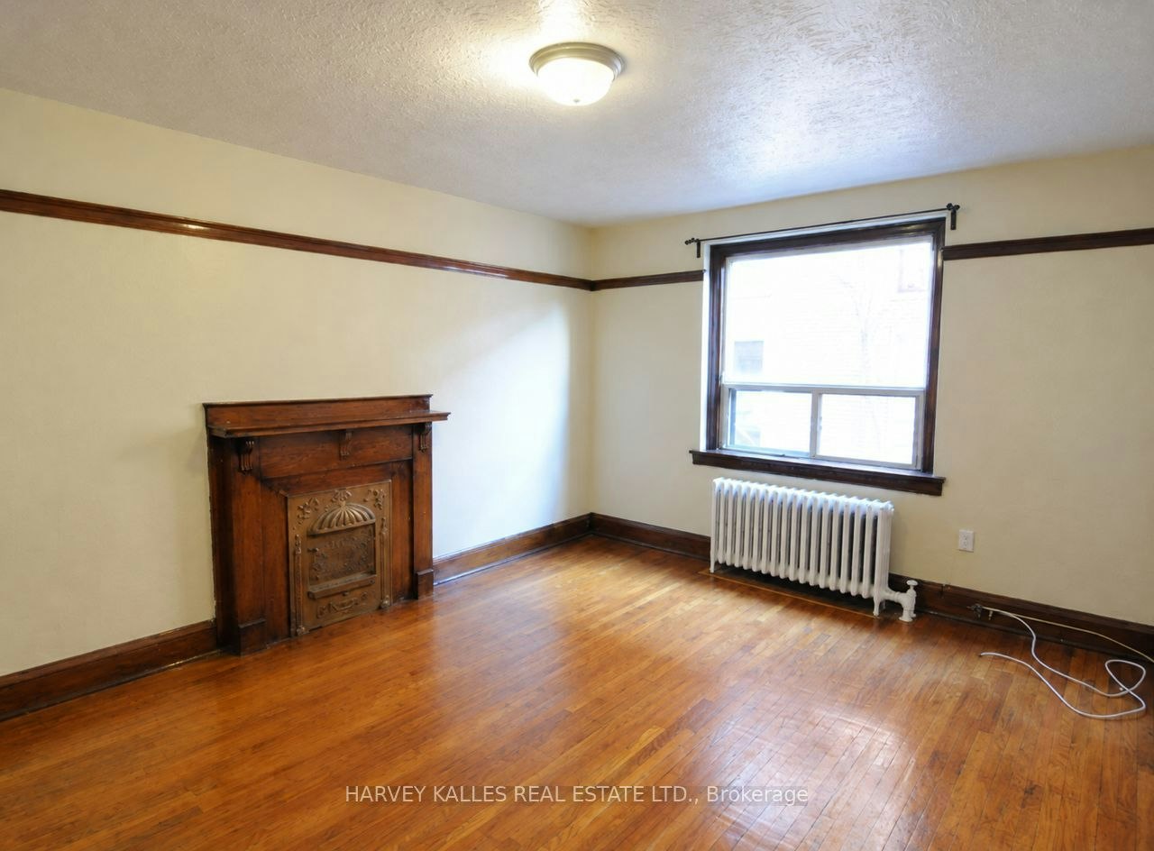 7-2220 Queen Street E, Toronto, ON, M4E 1E9 - 2