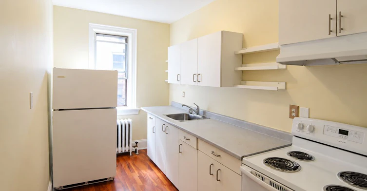 7-2220 Queen Street E, Toronto, ON, M4E 1E9 - 6