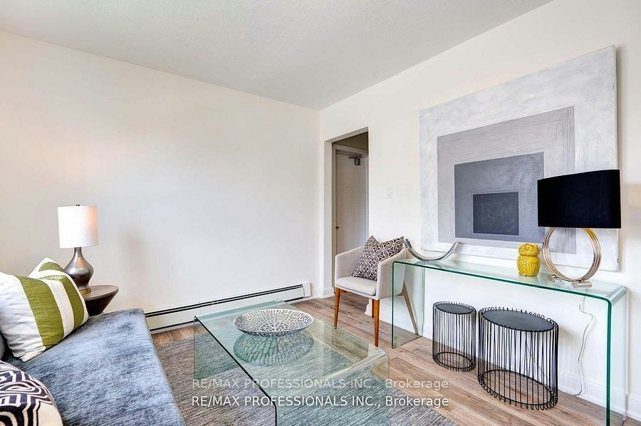 2-284 Gledhill Avenue W, Toronto, ON, M4C 4L1 - 2