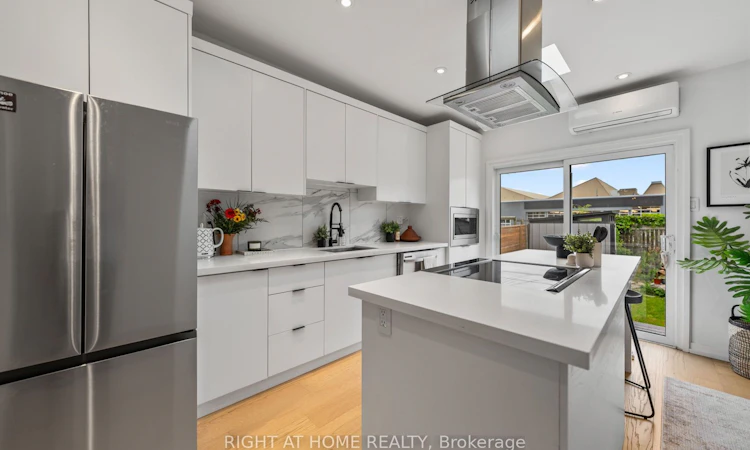 5 1/2 Luttrell Avenue