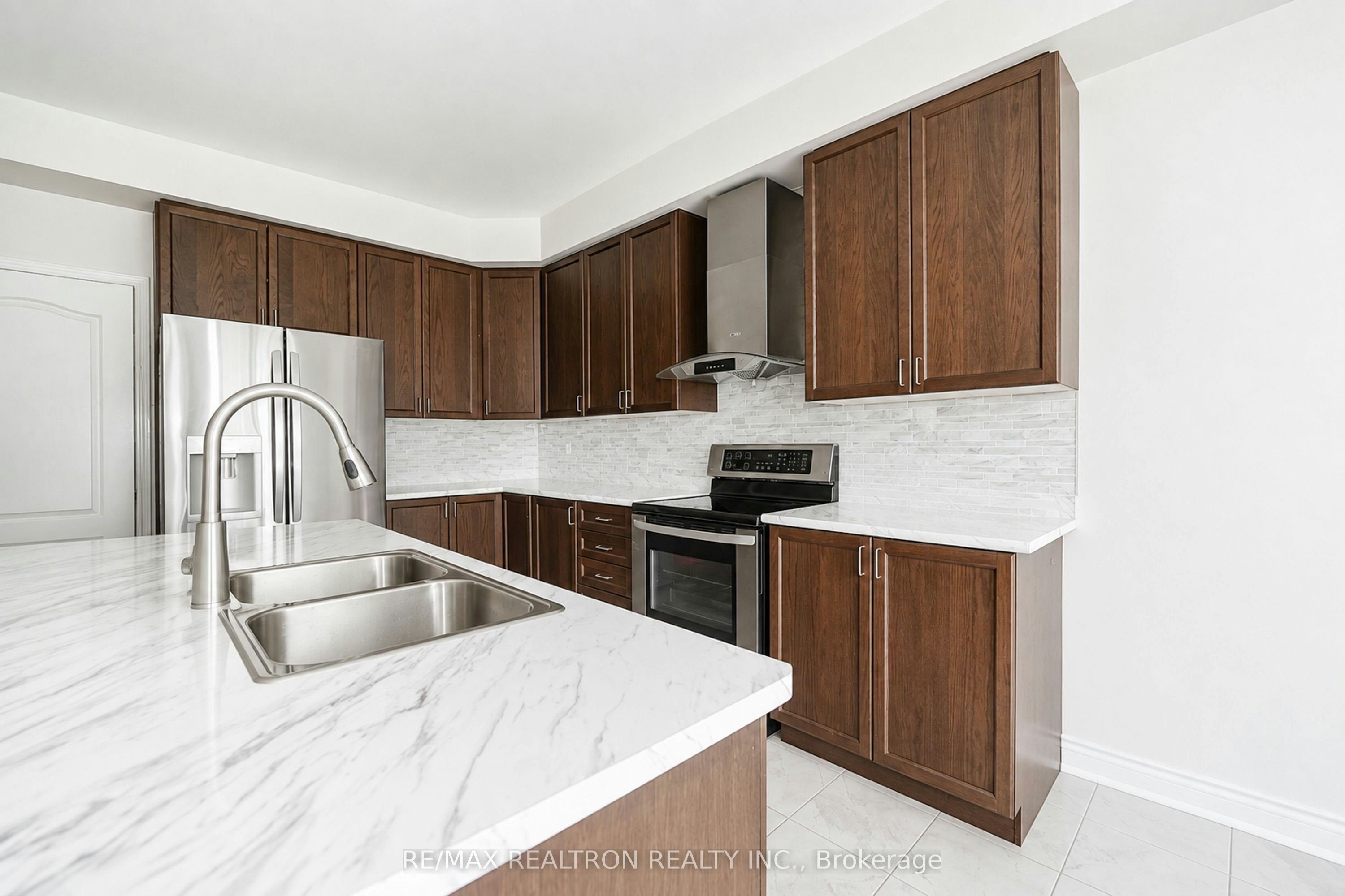 2544 Bandsman Crescent, Oshawa, ON, L1L 0M2 - 9