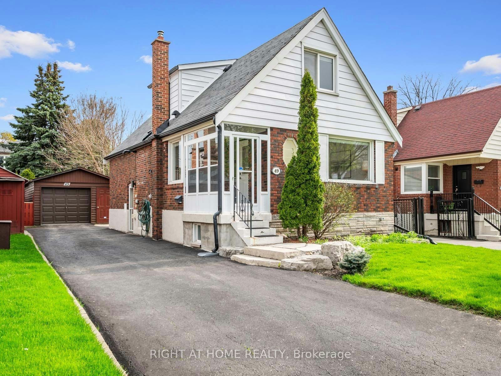 49 Amsterdam Avenue, Toronto, ON, M4B 2B9