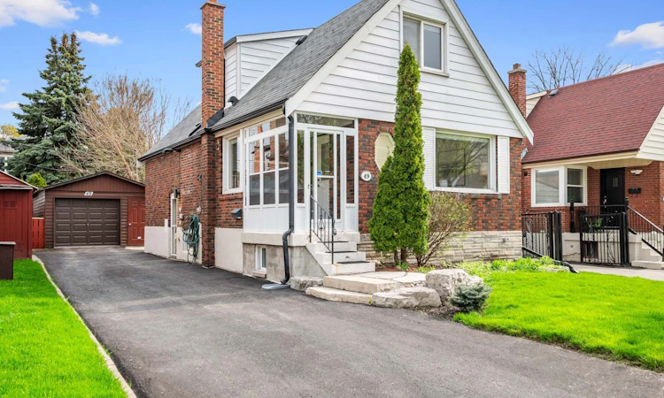 49 Amsterdam Avenue