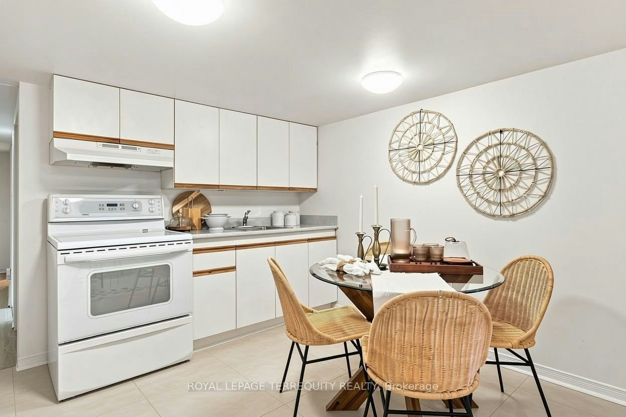 172 Central Park Boulevard S, Oshawa, ON, L1H 5W7 - 6
