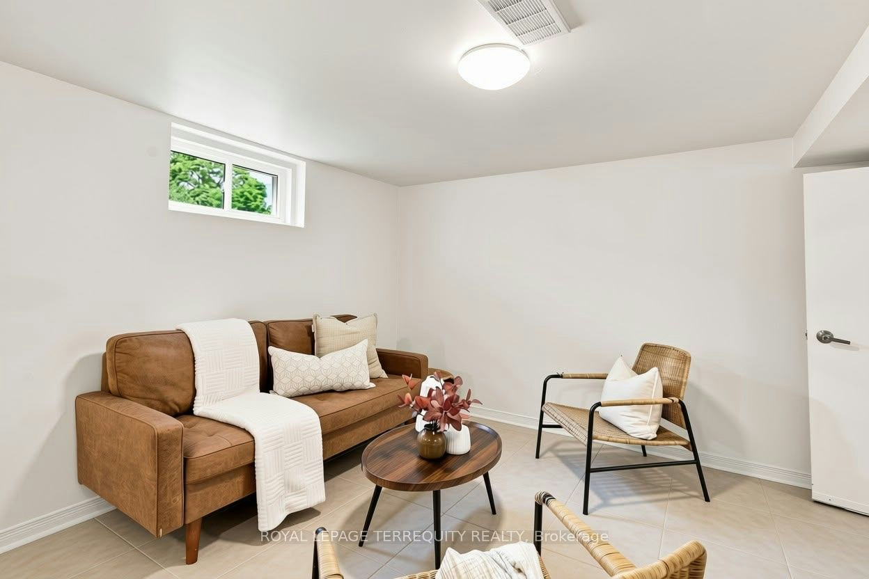 172 Central Park Boulevard S, Oshawa, ON, L1H 5W7 - 2
