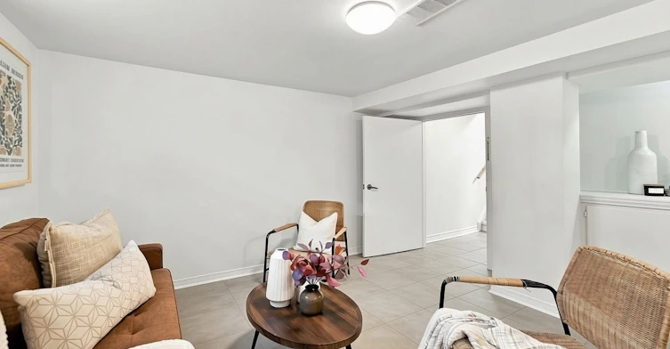 172 Central Park Boulevard S, Oshawa, ON, L1H 5W7 - 3