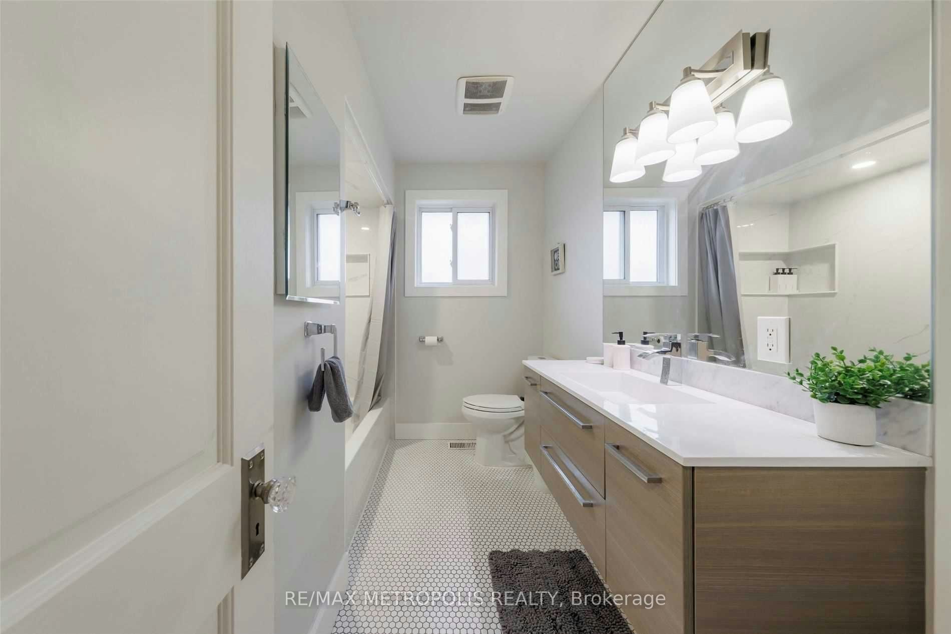 Main-21 Hills Road, Ajax, ON, L1S 2W2 - 11