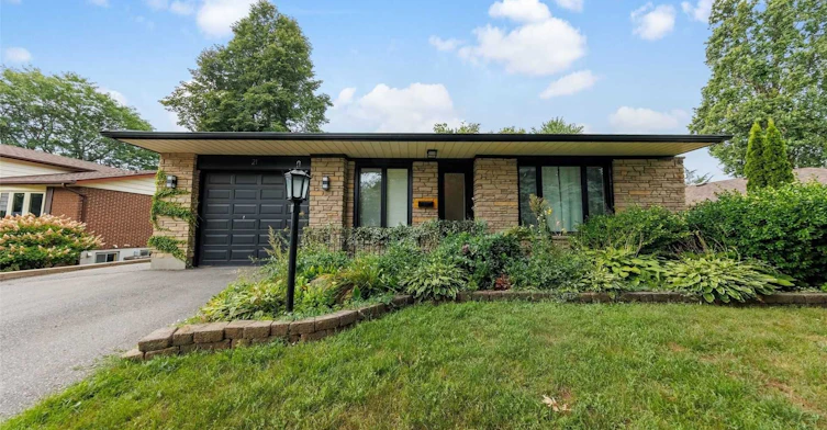 Main-21 Hills Road, Ajax, ON, L1S 2W2
