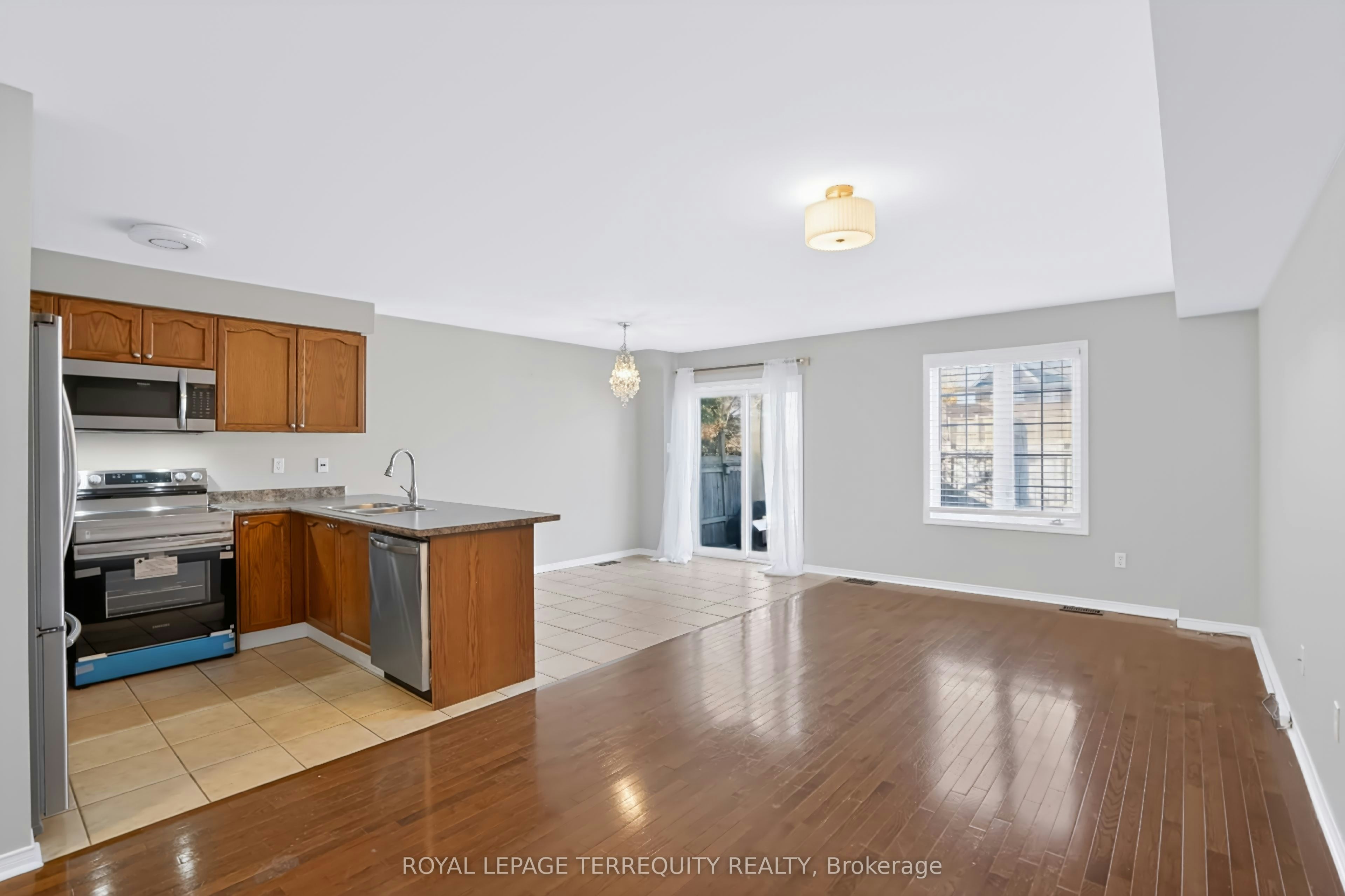 19-253 Sprucewood Crescent W, Clarington, ON, L1C 0G6 - 2