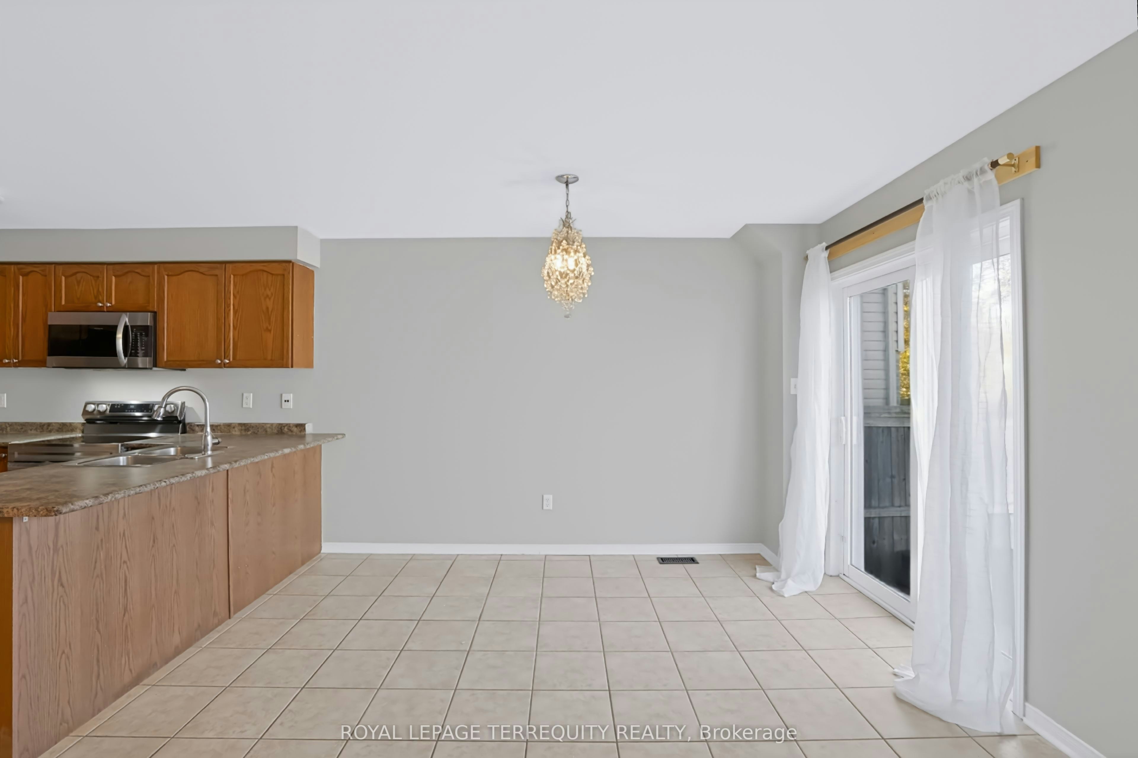 19-253 Sprucewood Crescent W, Clarington, ON, L1C 0G6 - 8