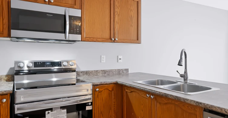 19-253 Sprucewood Crescent W, Clarington, ON, L1C 0G6 - 10