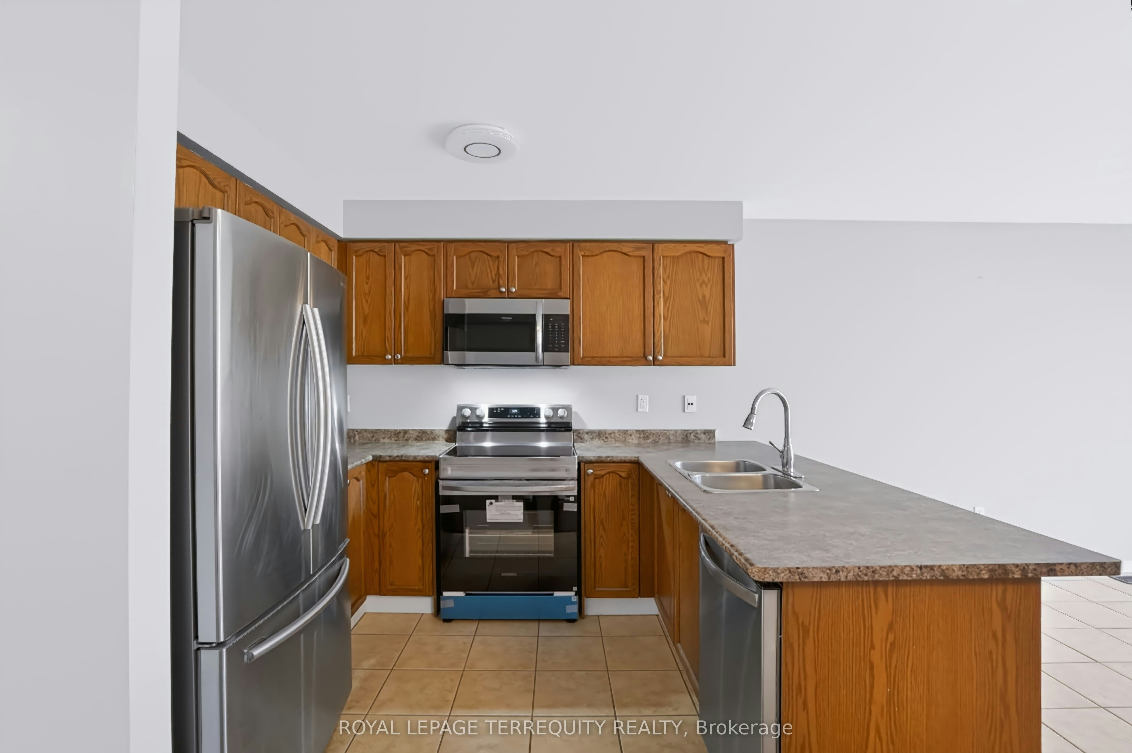 19-253 Sprucewood Crescent W, Clarington, ON, L1C 0G6 - 11