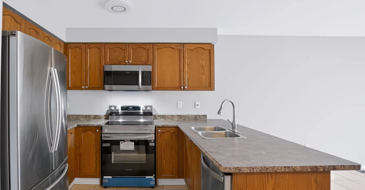 19-253 Sprucewood Crescent W, Clarington, ON, L1C 0G6 - 11