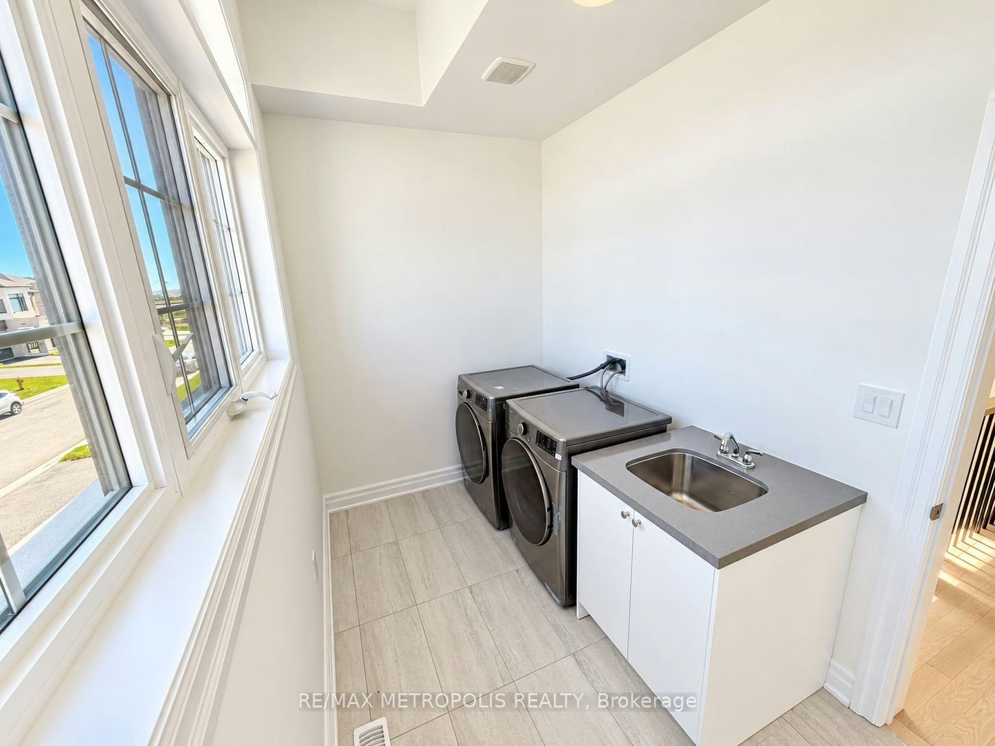 2224 Beckman Crescent, Oshawa, ON, L1L 0W8 - 8