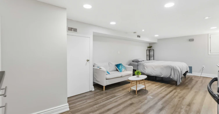 Bsmt-175 Coleman Avenue, Toronto, ON, M4C 1P9 - 4