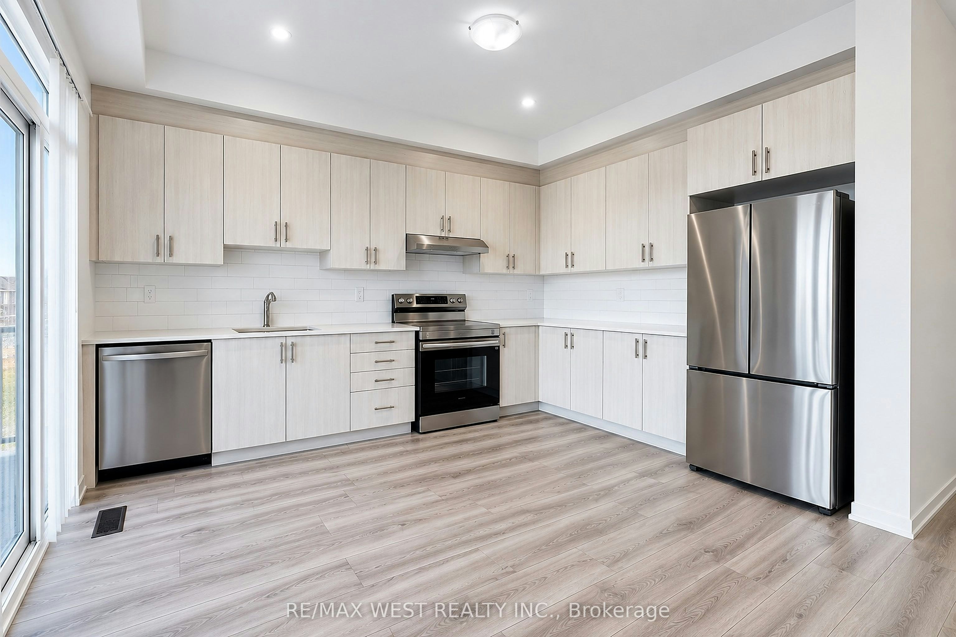 227 Monarch Avenue, Ajax, ON, L1S 7M3 - 7
