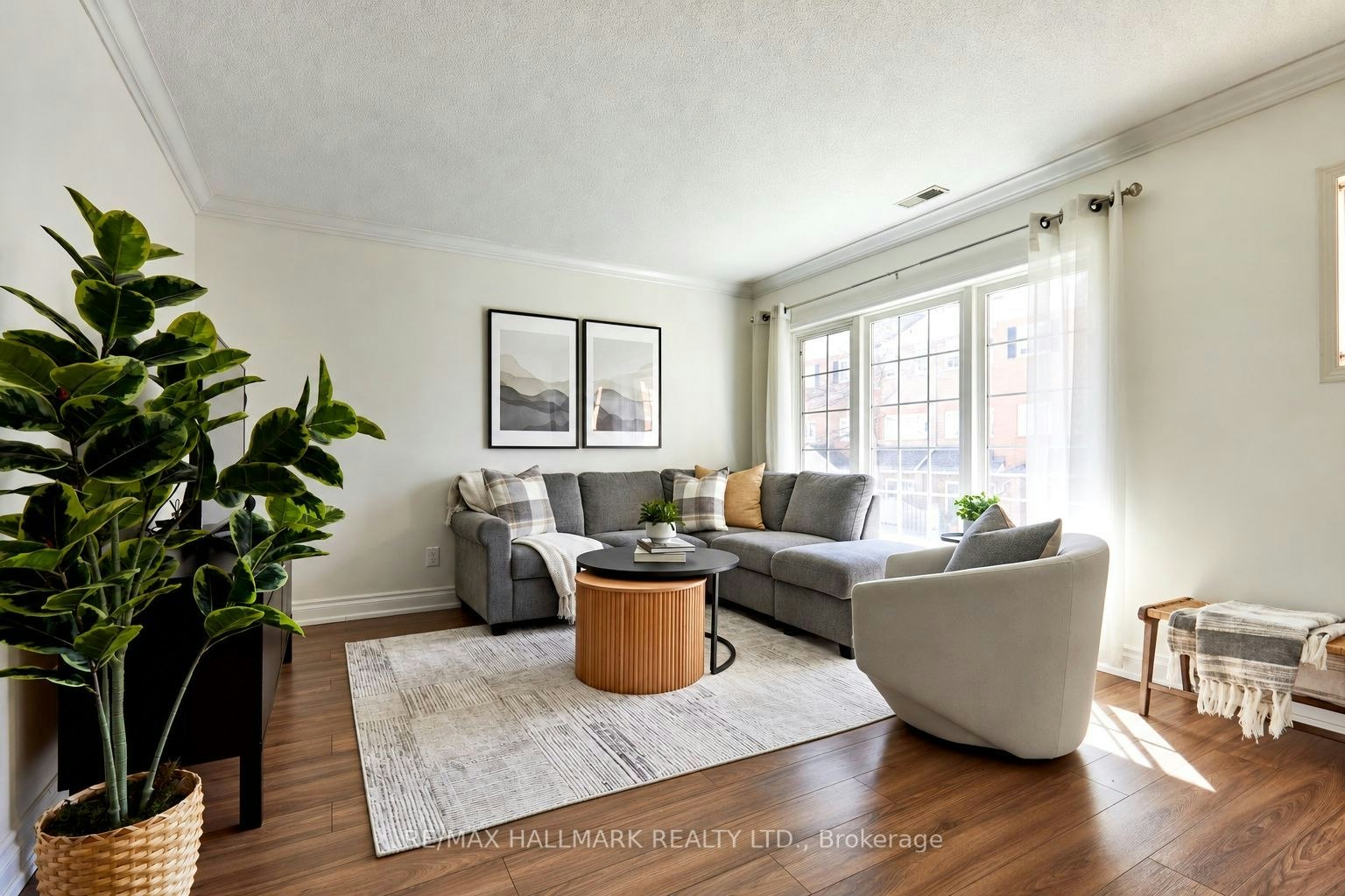 305-1400 The Esplanade Centre N, Pickering, ON, L1V 6V2
