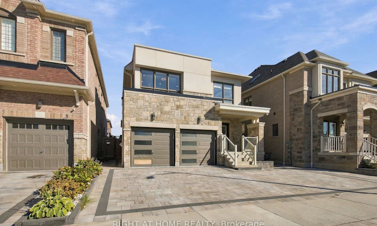 15 Ronald Street