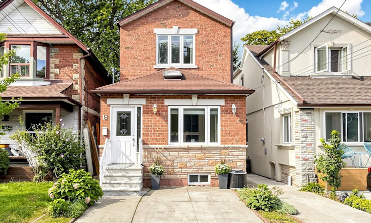 18 Dentonia Park Avenue