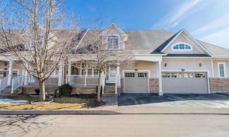 8-350 Lakebreeze Drive