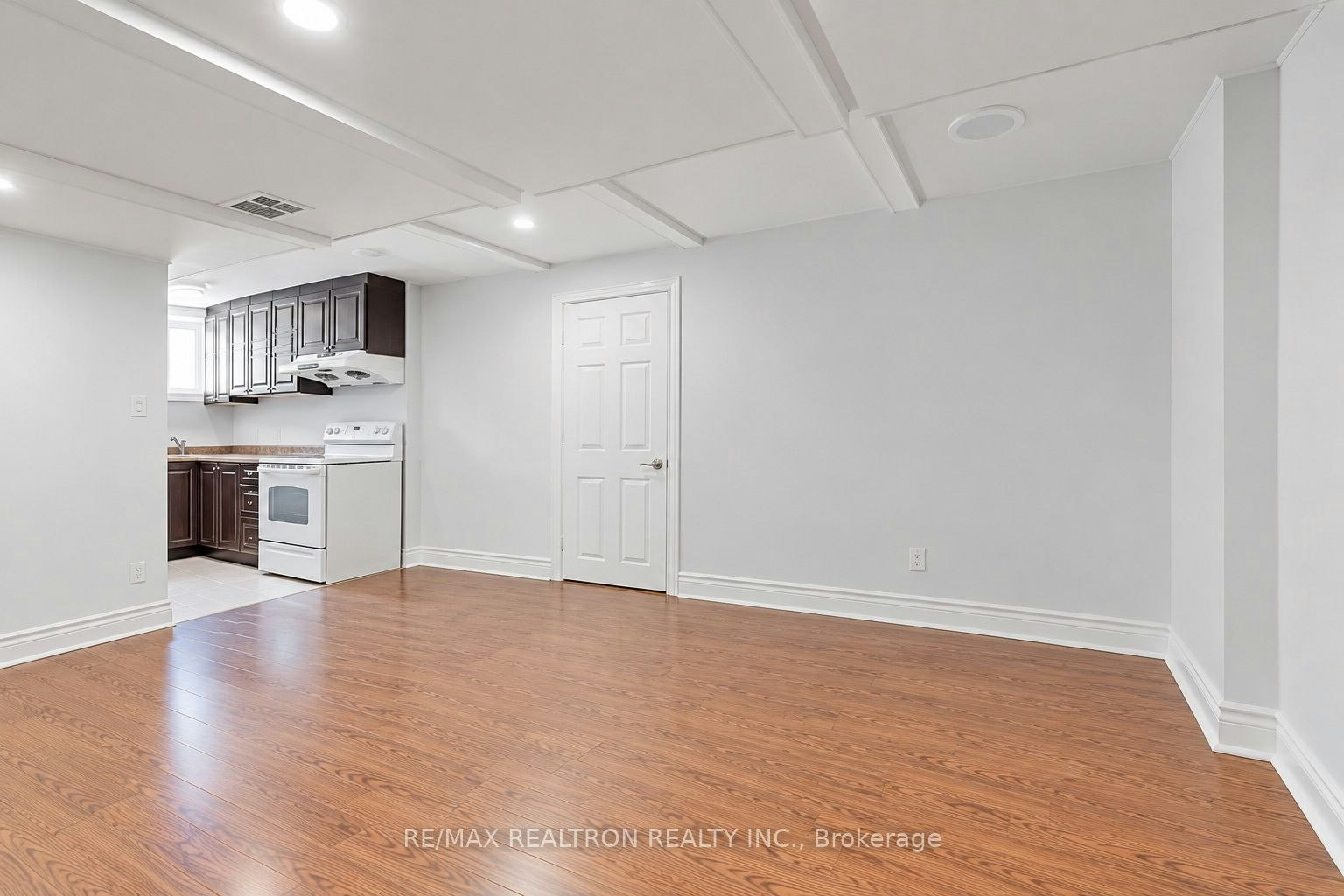 7 Aragon Avenue, Toronto, ON, M1T 1X5 - 4