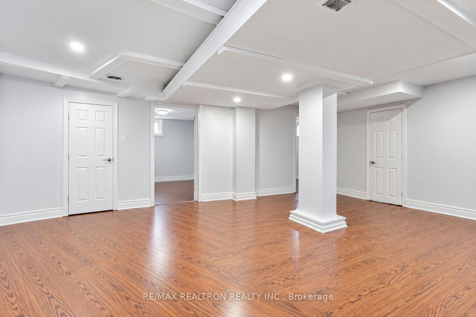 7 Aragon Avenue, Toronto, ON, M1T 1X5 - 2