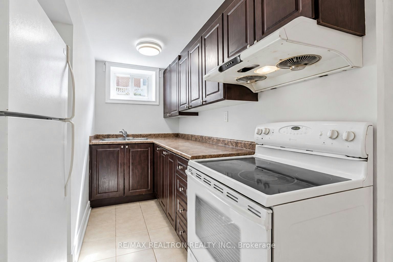 7 Aragon Avenue, Toronto, ON, M1T 1X5 - 3