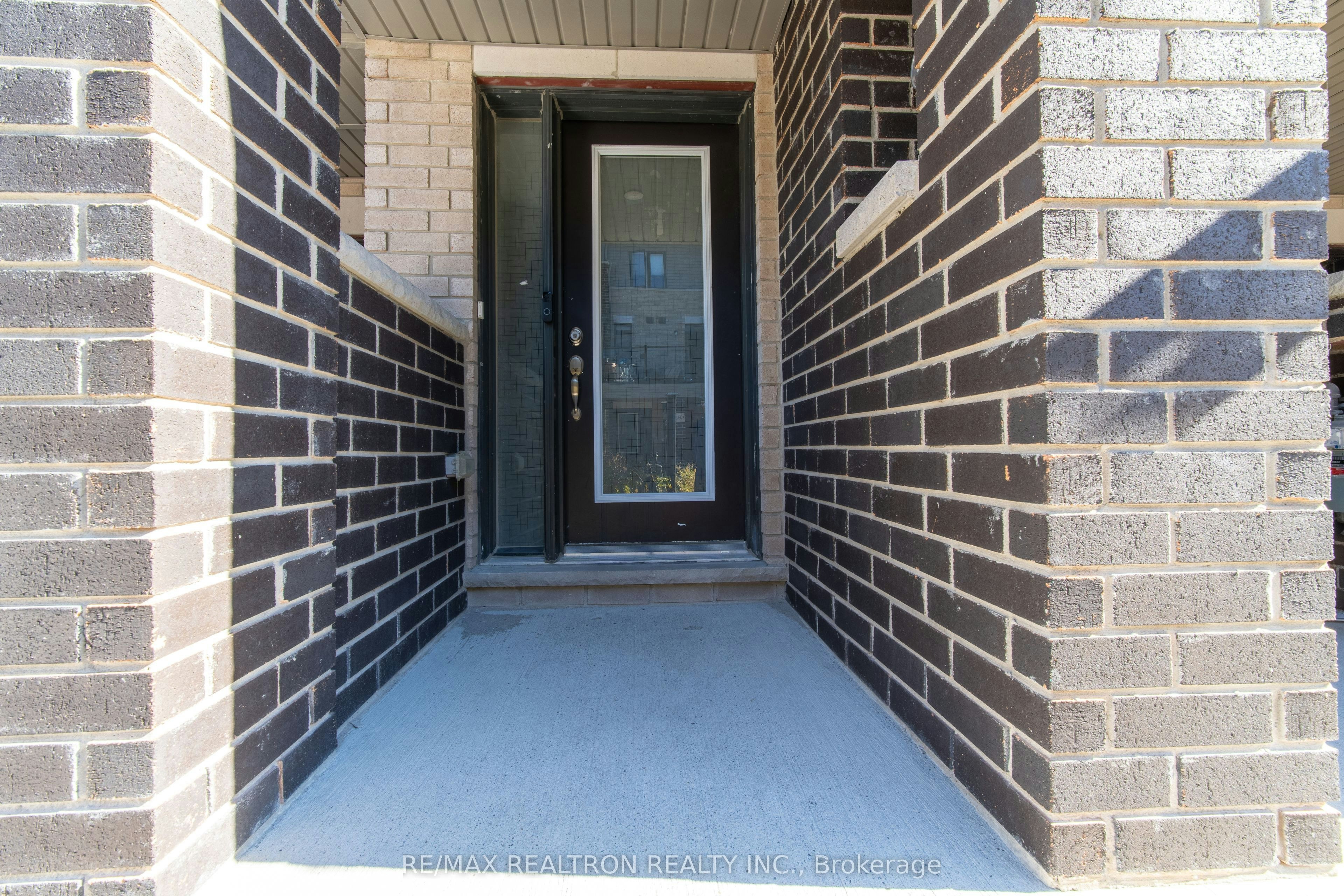 69 Emmas Way, Whitby, ON, L1R 3K4 - 3