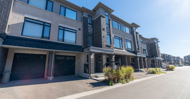 69 Emmas Way, Whitby, ON, L1R 3K4 - 2