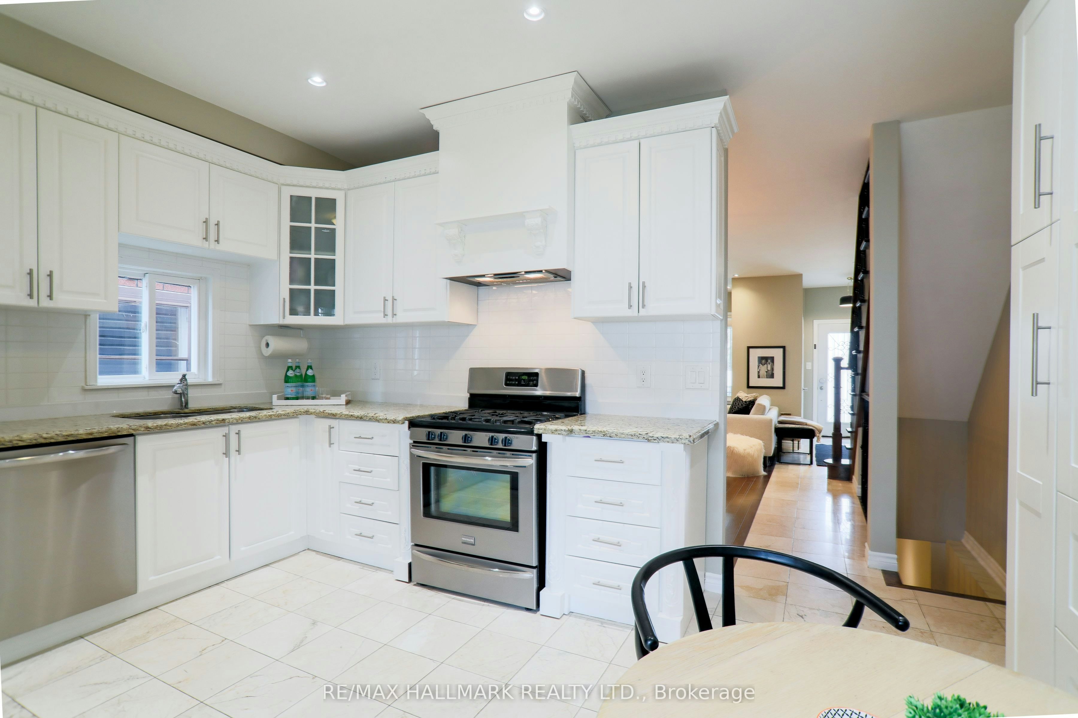 451 Jones Avenue, Toronto, ON, M4J 3G7 - 17