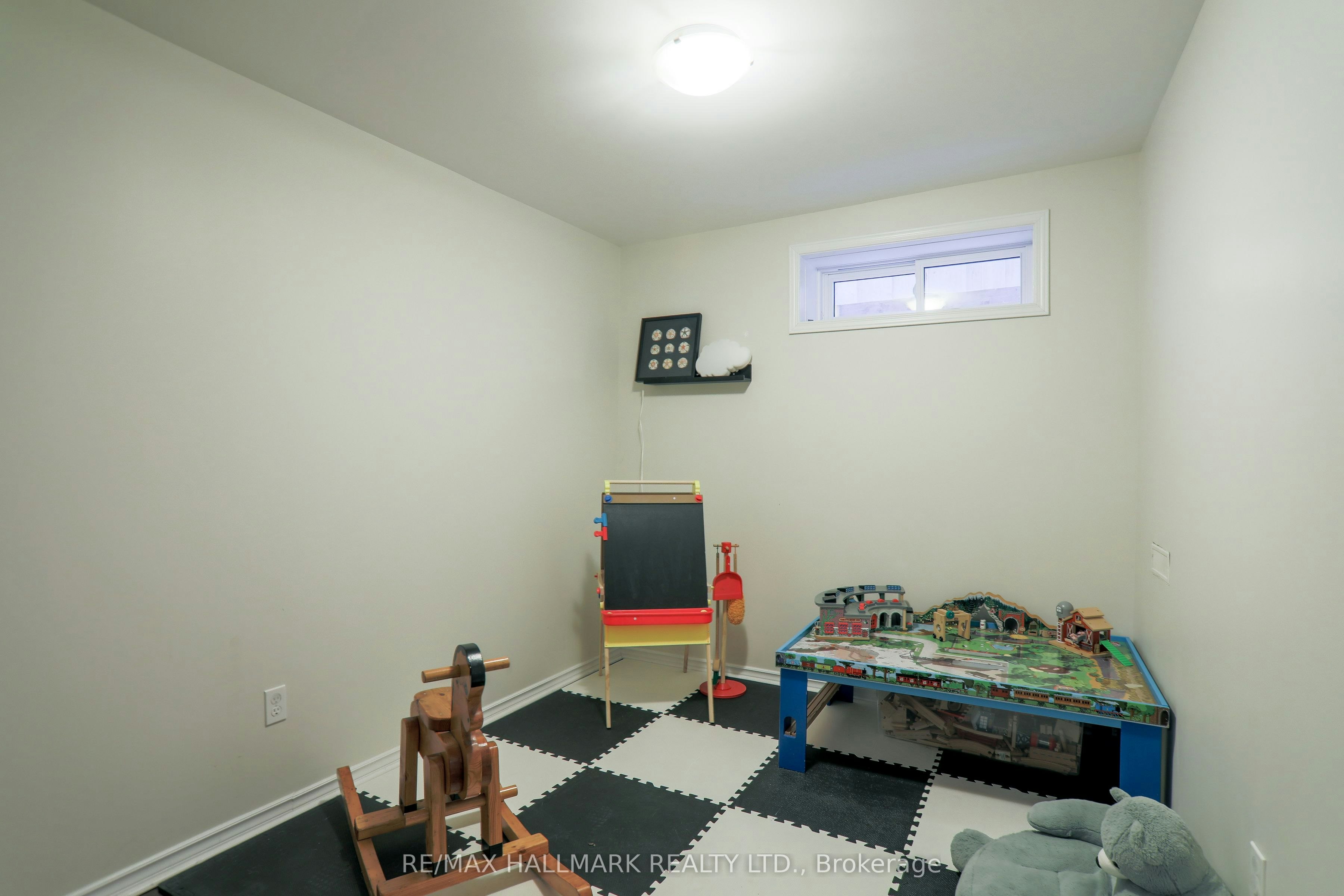 451 Jones Avenue, Toronto, ON, M4J 3G7 - 34