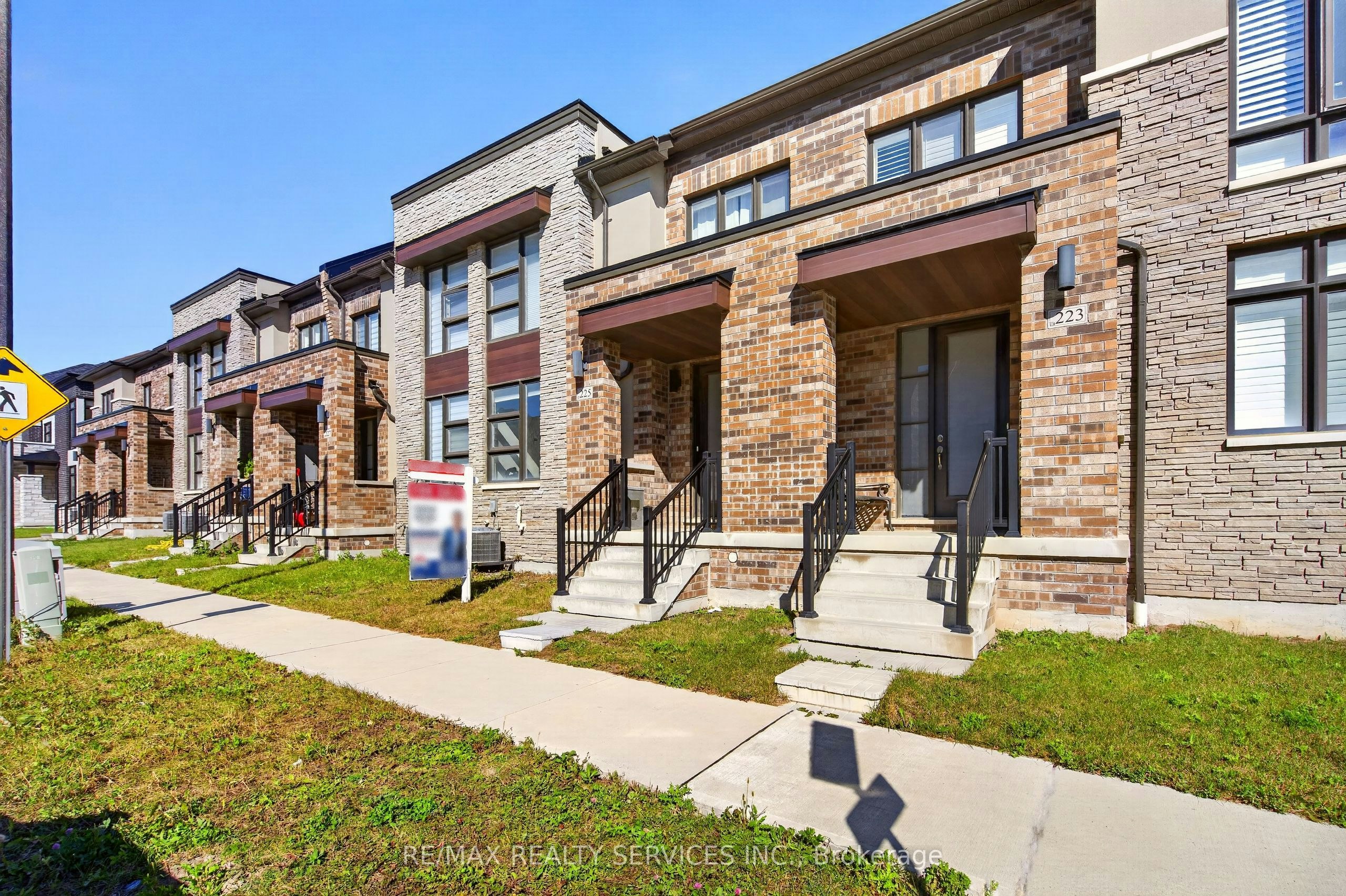 225 Coronation Road, Whitby, ON, L1P 0H7